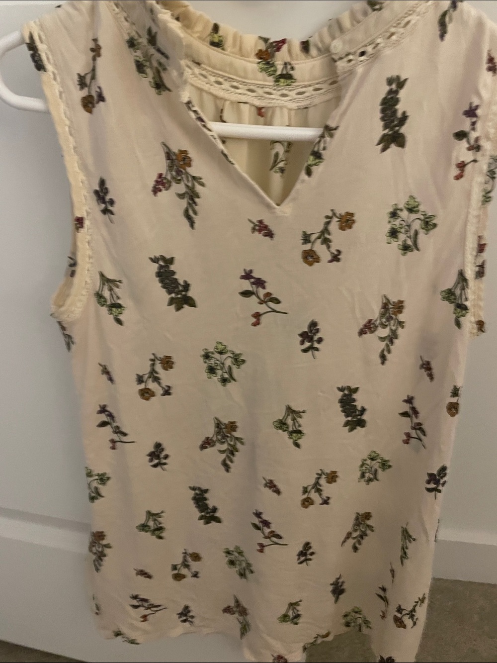 Women’s sleeveless top